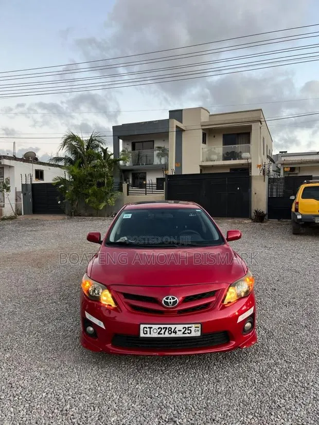 Toyota Corolla 2013 Red · Photo 1