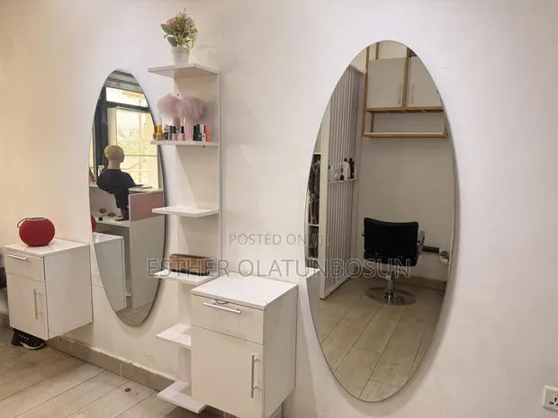2 Salon Mirror With 2Side Drawers N Shelves Full Set · Photo 1