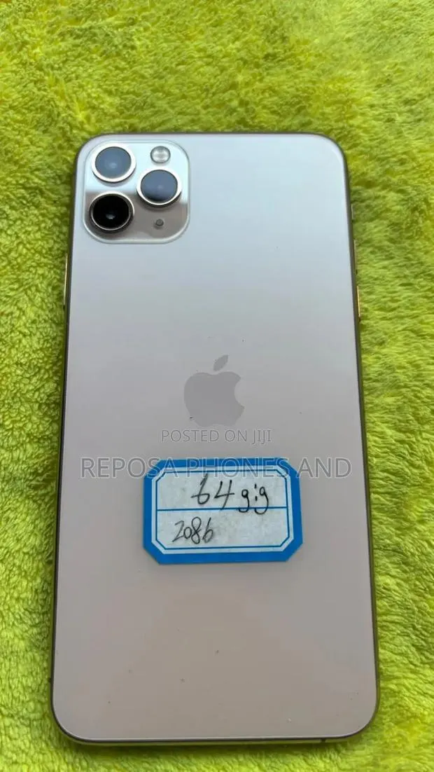 New Apple iPhone 11 Pro Max 64 GB Gold · Photo 1