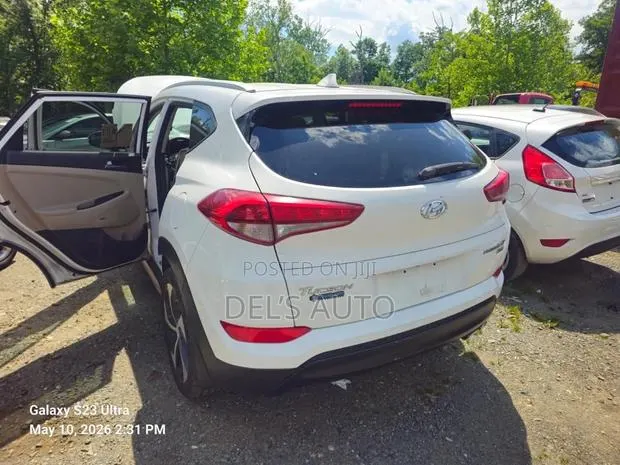 Hyundai Tucson Limited AWD 2017 White · Photo 6