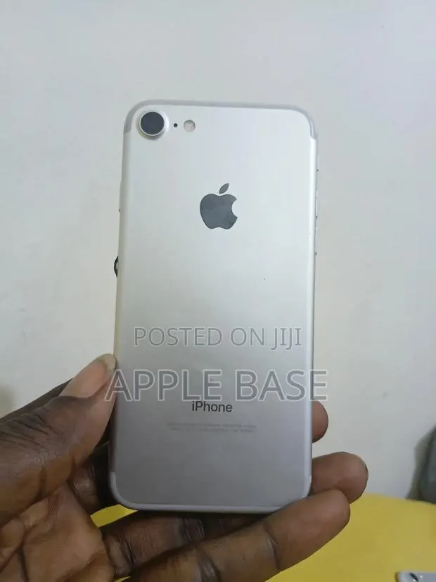 Apple iPhone 7 32 GB Silver · Photo 1