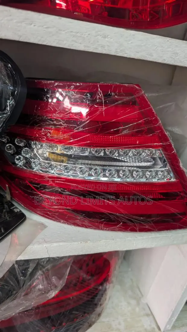 Mercedes Benz C250 2011,2012,2013,2014 Tail Light · Photo 1