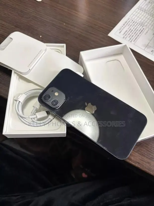 New Apple iPhone 13 256 GB Green · Photo 1