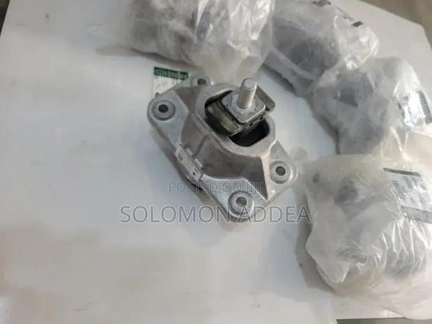 Genuine Range Rover Sport L494 / Discovery Engine Support Seat Mount · Photo 1