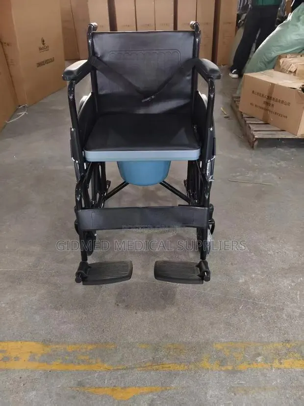 Commode Wheelchair Short Back · Photo 1