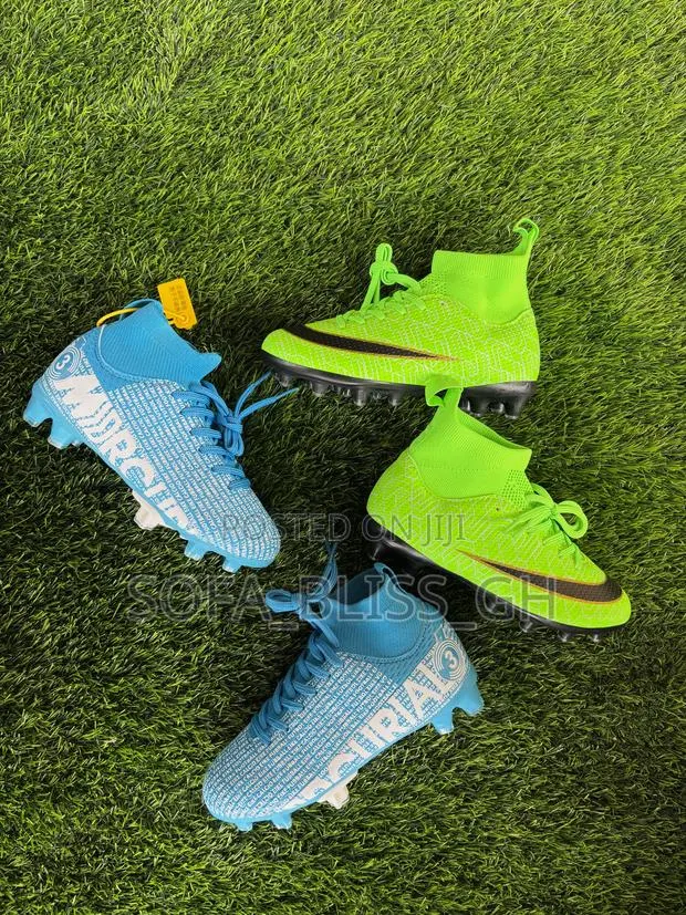 Kids Football Boots · Photo 1