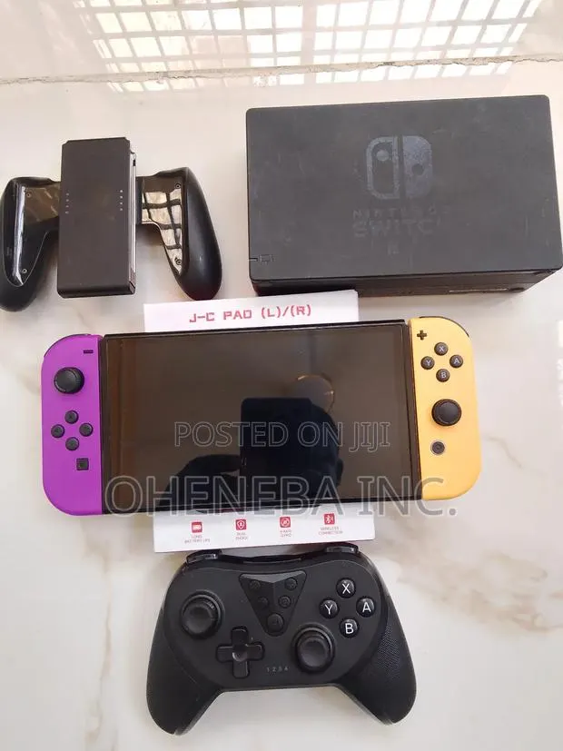 Switch Oled With Games and Accessories · Photo 1