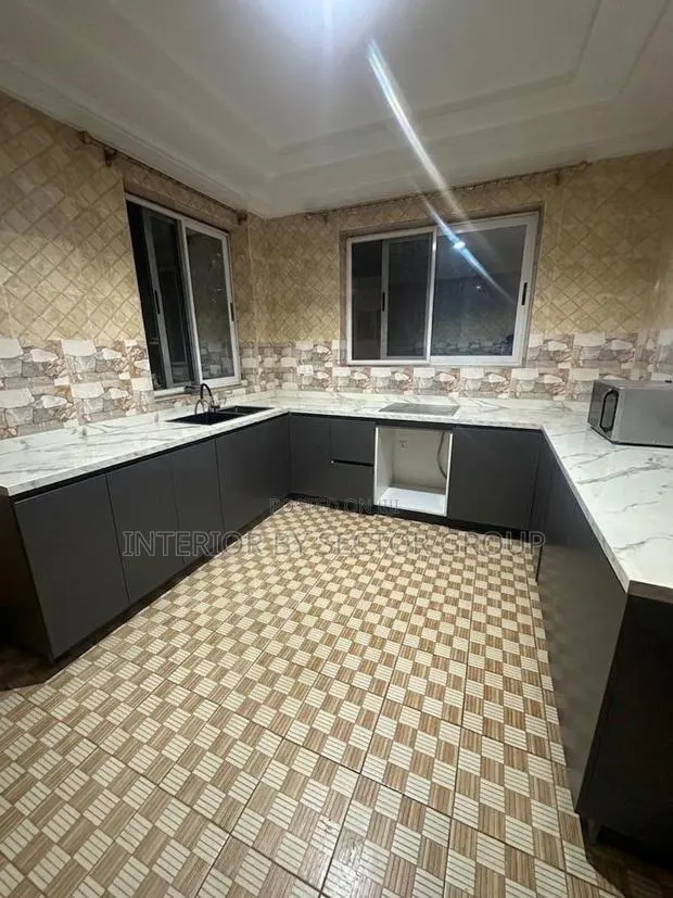 Kitchen Cabinet Set · Photo 1