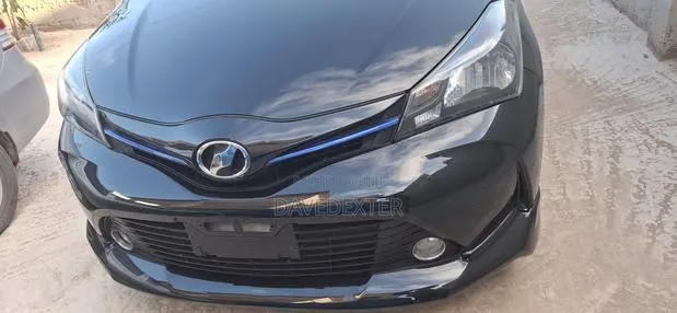 Toyota Vitz 2015 Black · Photo 1