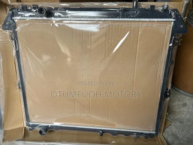 Toyota Hilux Vigo 2012 2013 2014 Radiator (Water Tank) · Photo 1