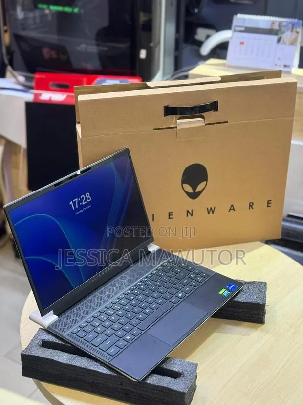 New Laptop Alienware M15 r3 16GB Intel Core i7 SSD 2T · Photo 1