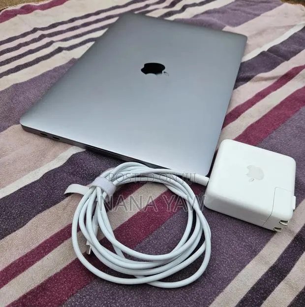 Laptop Apple MacBook Pro 2019 8GB Intel Core i5 SSD 128GB · Photo 1