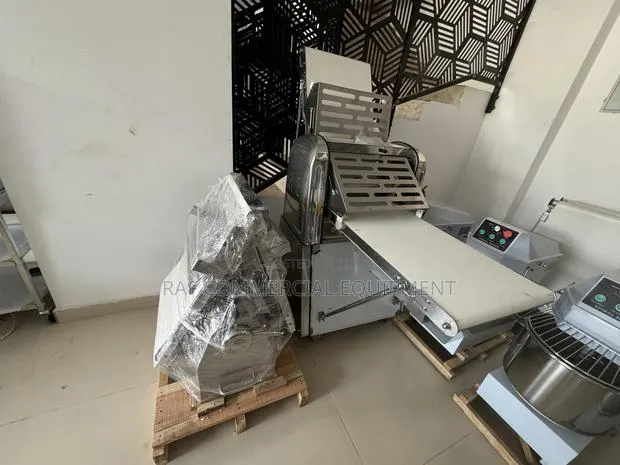 Commercial Tabletop Dough Sheeter · Photo 2