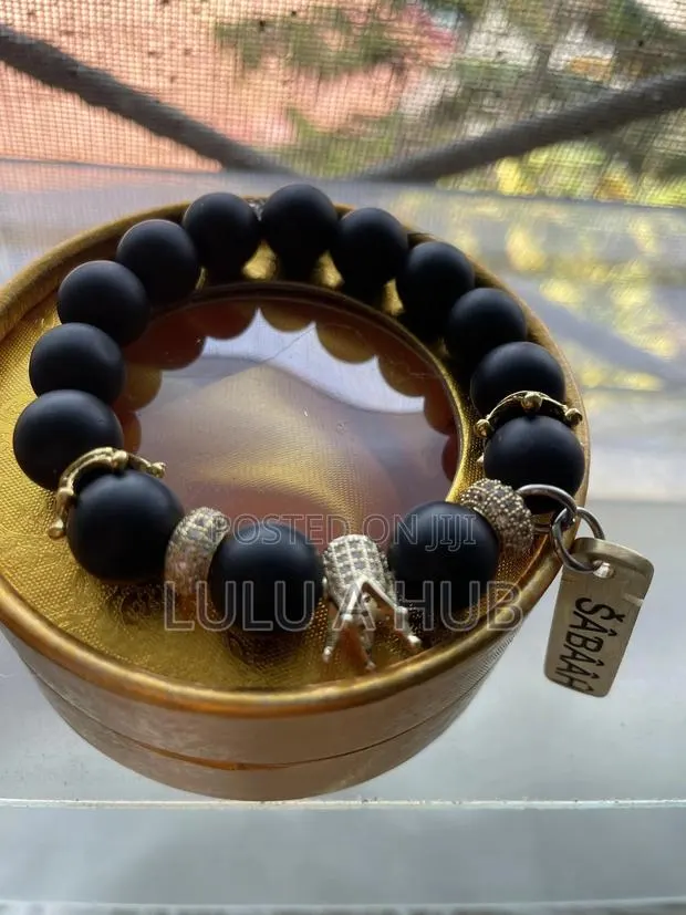 Unique Beaded Bracelet · Photo 1