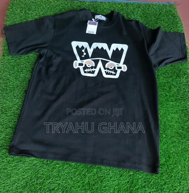 Original Quality Pure Black Round Neck T-Shirts for Sale · Photo 1