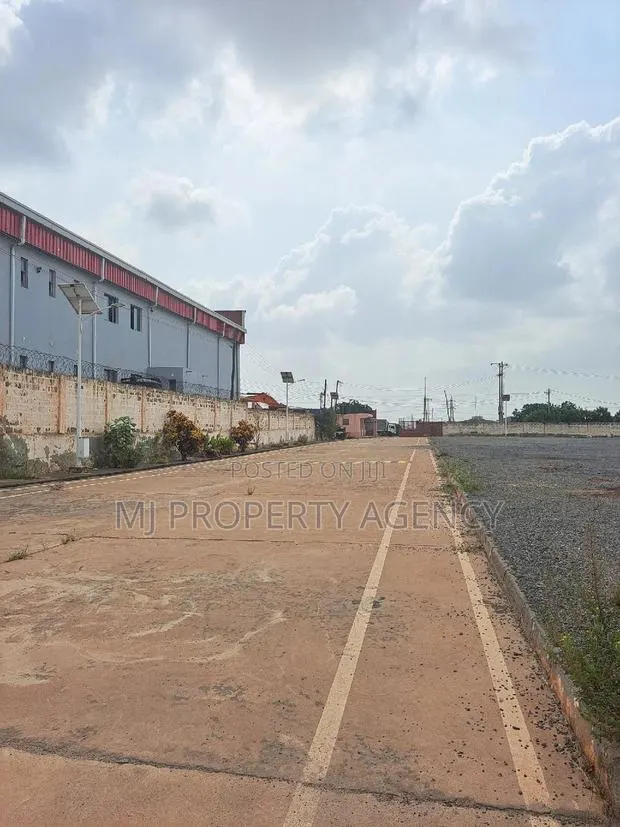1 Acre Roadside Industrial Land · Photo 4