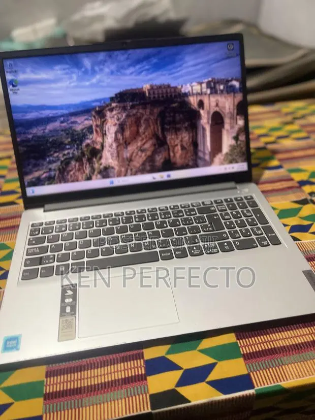 Laptop Lenovo Ideapad 3 4GB Intel Celeron SSD 128GB · Photo 1