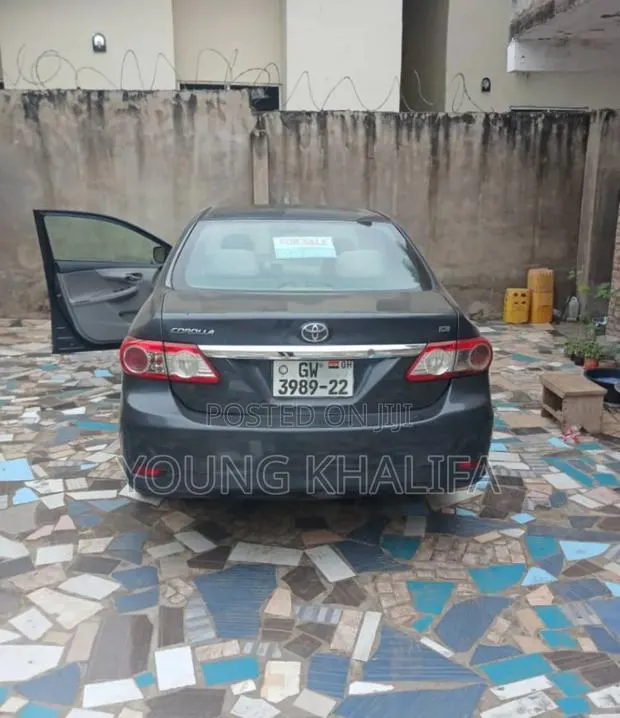 Toyota Corolla 2013 Gray · Photo 1