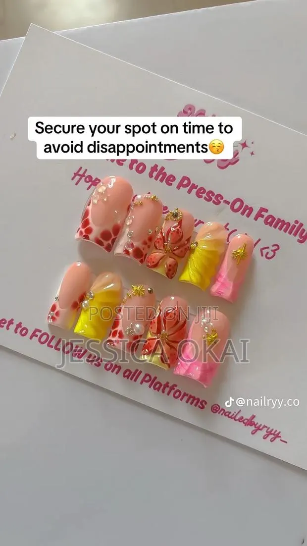 Customize Press on Nails · Photo 1