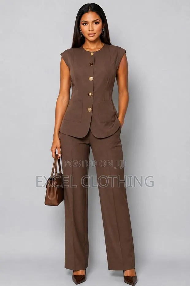 Women’s Sleeveless Blazer 2-Piece Suit Set · Photo 1