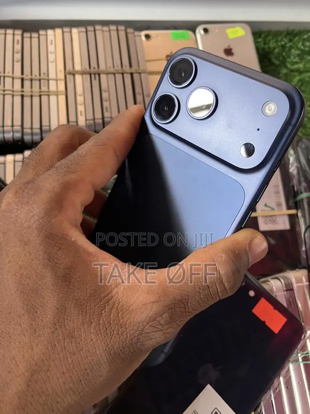 Apple iPhone 17 Pro Max 256 GB Blue · Photo 1