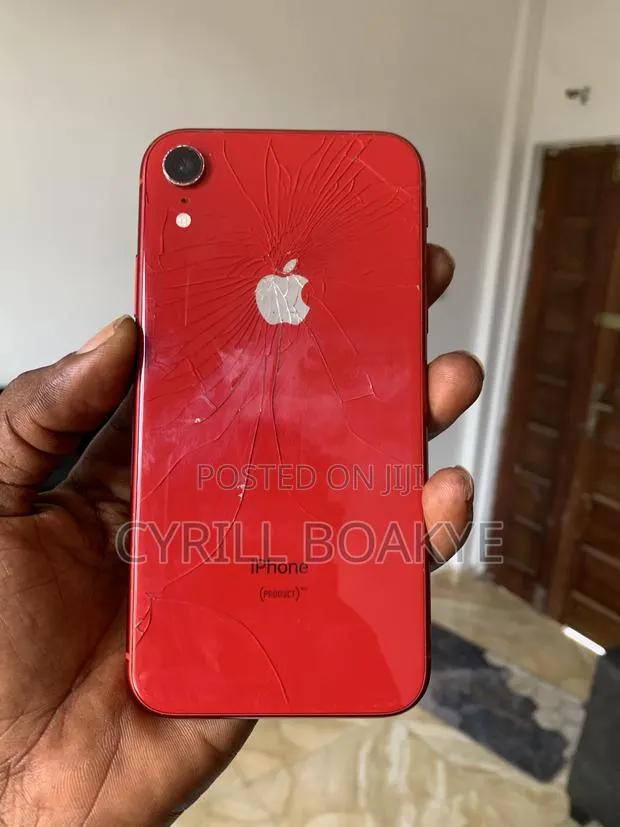 Apple iPhone XR 128 GB Red · Photo 1