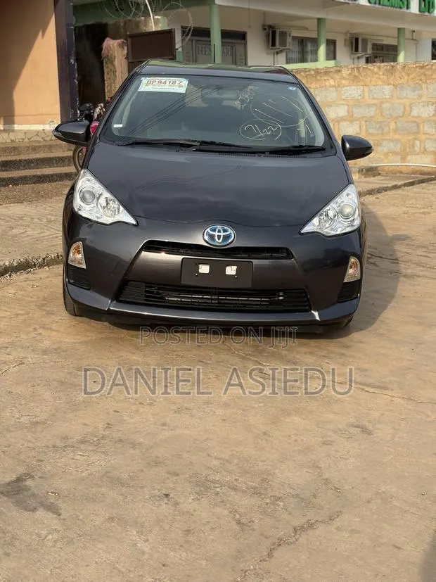 Toyota Aqua S 2014 Gray · Photo 1