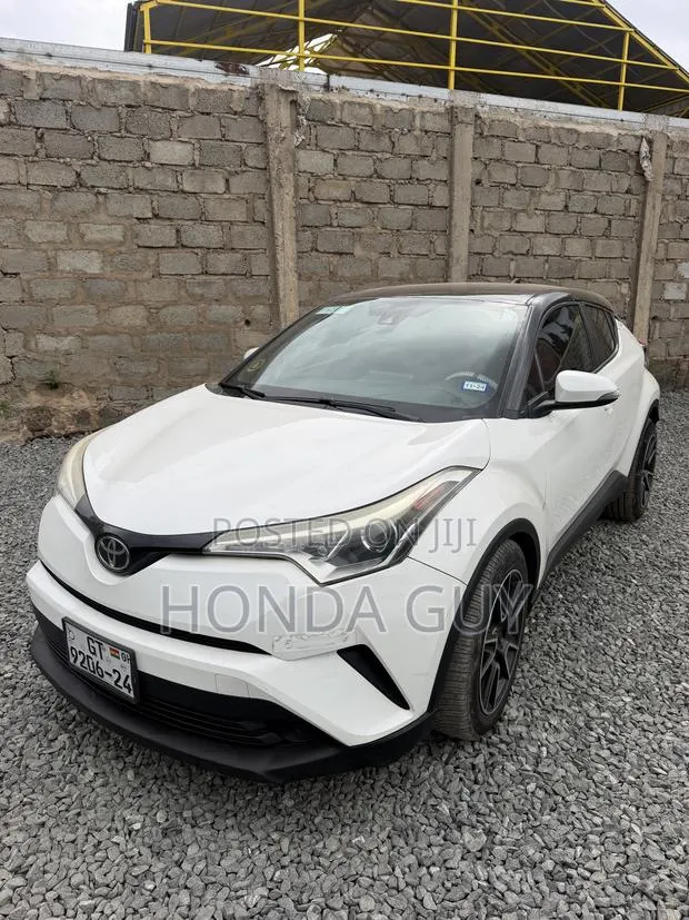 Toyota C-HR 2017 White · Photo 1