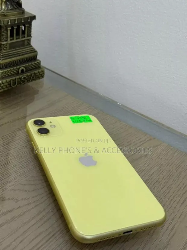 Apple iPhone 11 128 GB Yellow · Photo 1