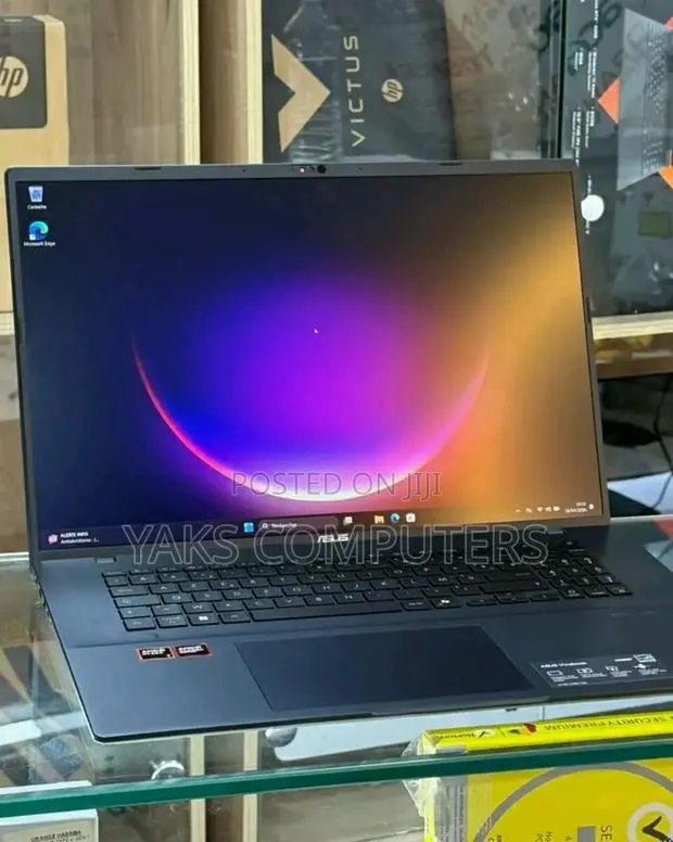 New Laptop Asus VivoBook W202 16GB AMD Ryzen 7 SSD 512GB · Photo 1