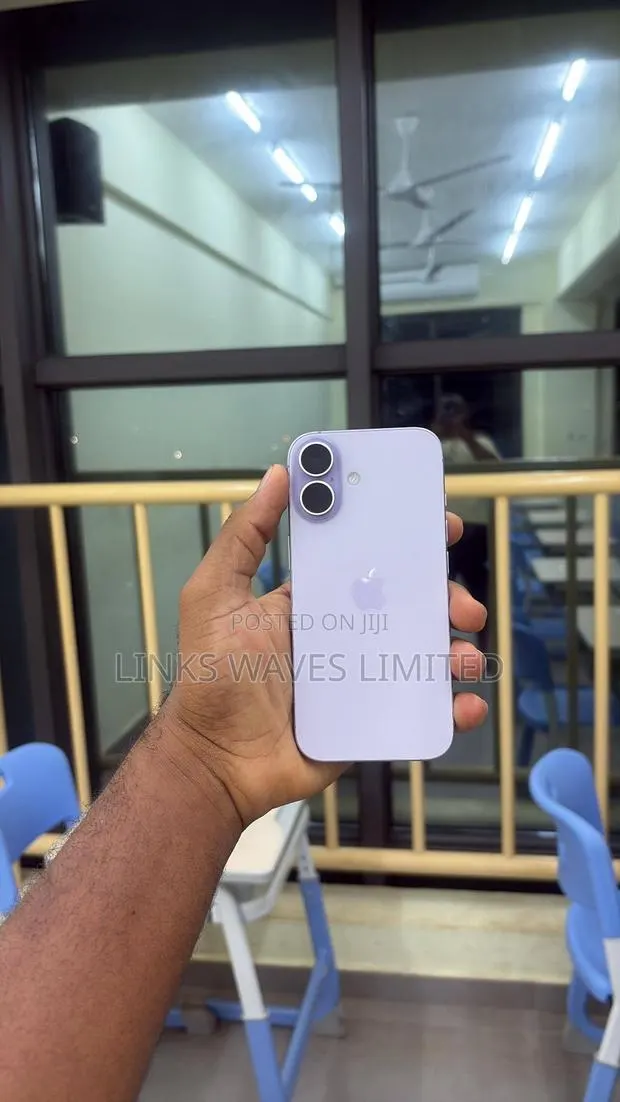 New Apple iPhone 17 256 GB Purple · Photo 1