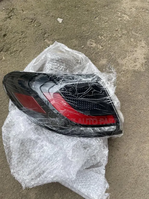 Honda Hr-v 23 Tail Light · Photo 1