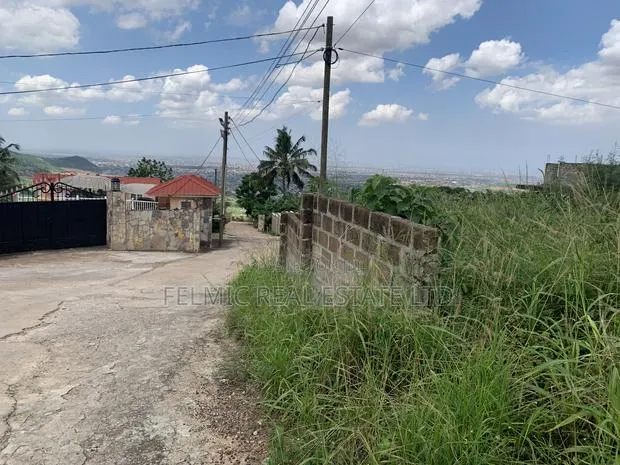 1 Plot of Land at Peduase Springfield Estate for Sale · Photo 1