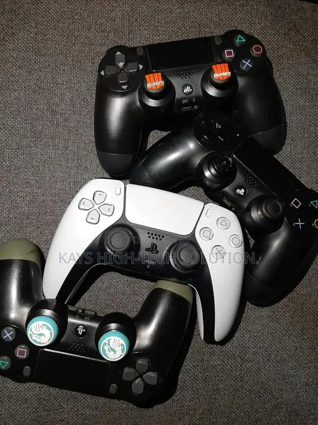 Playstation 4 5 Controllers Available · Photo 1