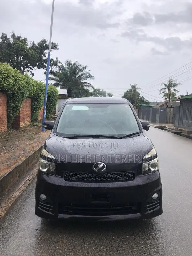 Toyota Voxy 2010 Burgundy