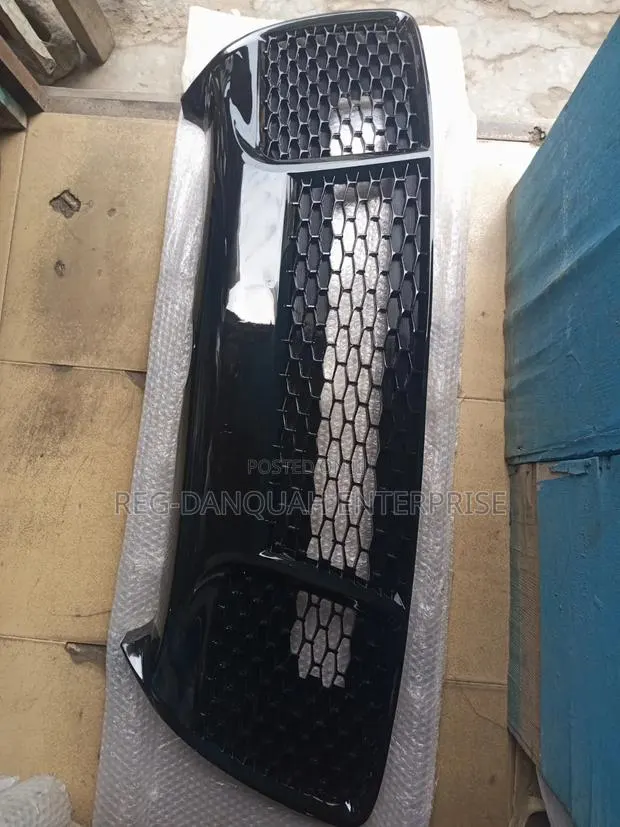 Toyota Camry 2015-2017 Down Grille SE/SPORTS · Photo 1