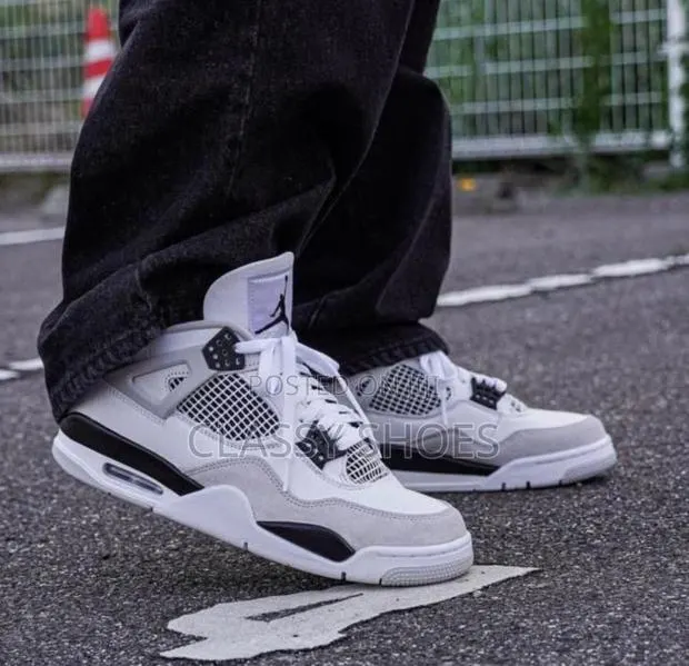 Jordan4 Military · Photo 1