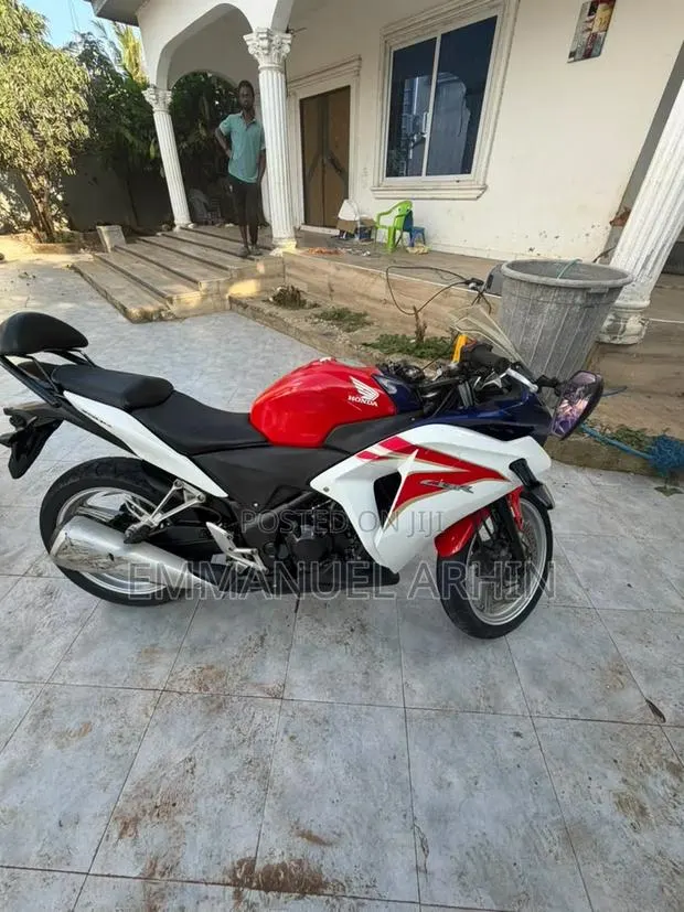 Honda CBR 2011 · Photo 1