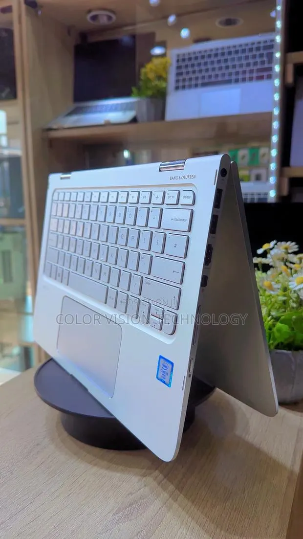 Laptop HP Spectre X360 13 8GB Intel Core i7 SSD 512GB · Photo 1
