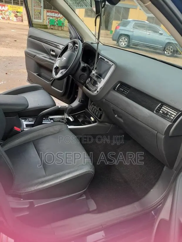 Mitsubishi Outlander 2018 · Photo 1