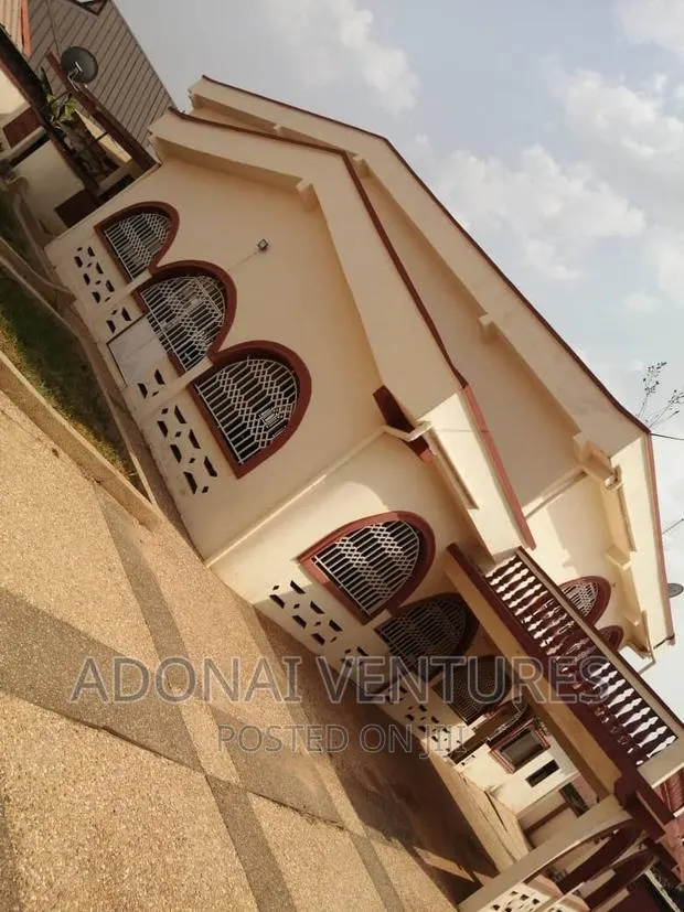8bdrm House in Kotei Deduako, Kumasi Metropolitan for sale · Photo 1