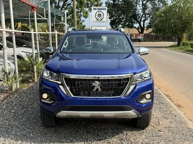 Peugeot Landtrek 2.4 Petrol Single Cab AWD 2023 Blue · Photo 1