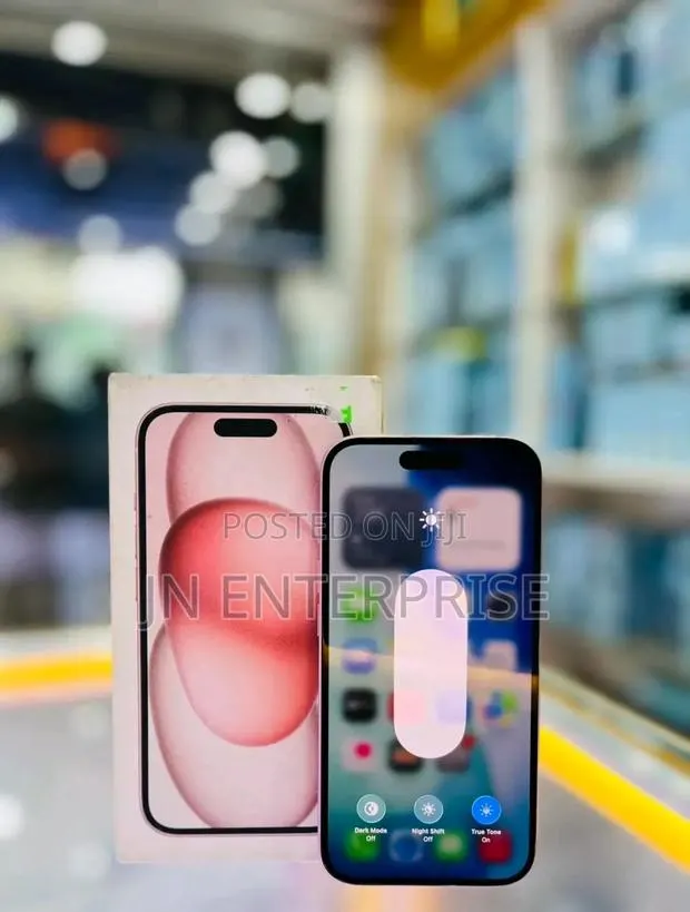 New Apple iPhone 15 128 GB Pink · Photo 1