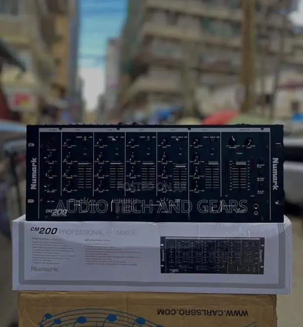 Numark Cm200 Professional 19" Dj 5 Channel Mixer · Photo 1