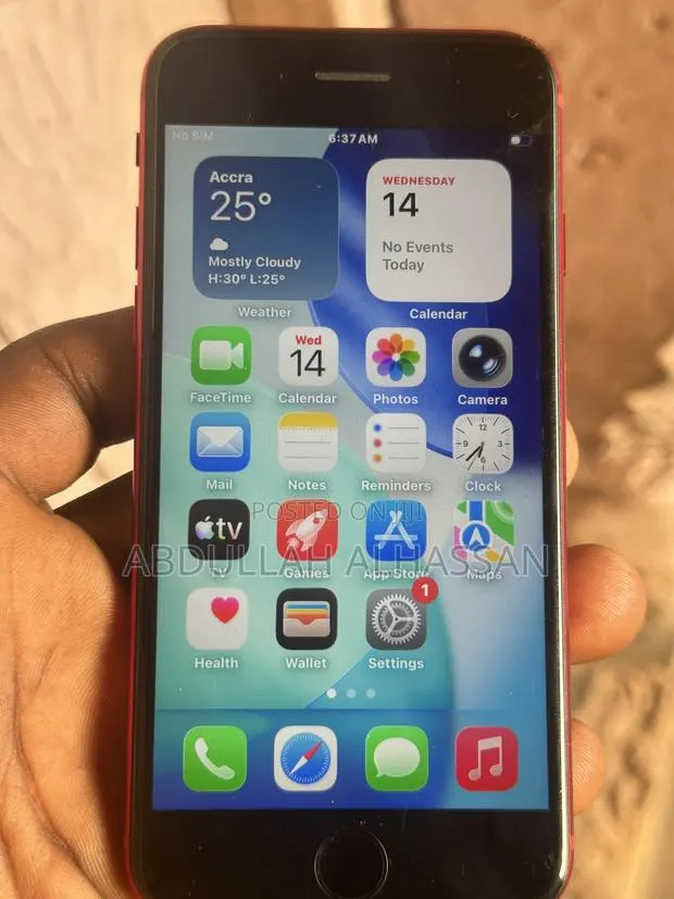 Apple iPhone SE (2022) 64 GB · Photo 1