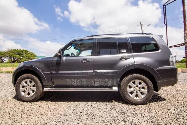 Pajero for Hiring Come With a Driver · Photo 1