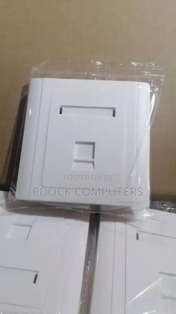 SINGLE Faceplate Cat6 Rj45, Heavy Plate for Universal Networking · Photo 1
