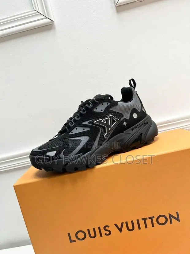 Lv Runner Tatic Sneaker · Photo 1