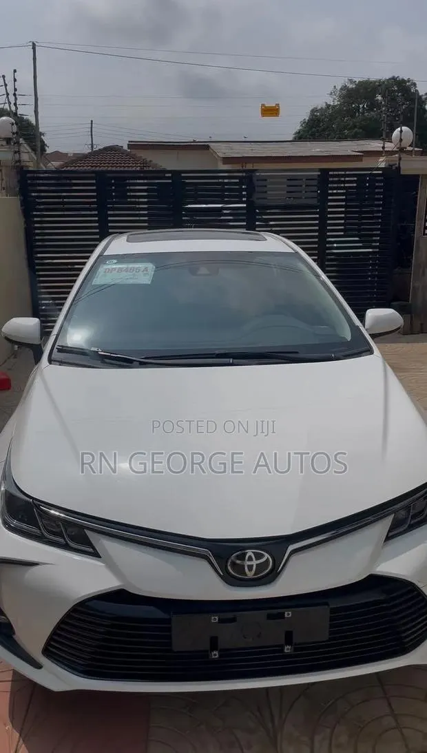 Toyota Corolla 2023 White · Photo 1