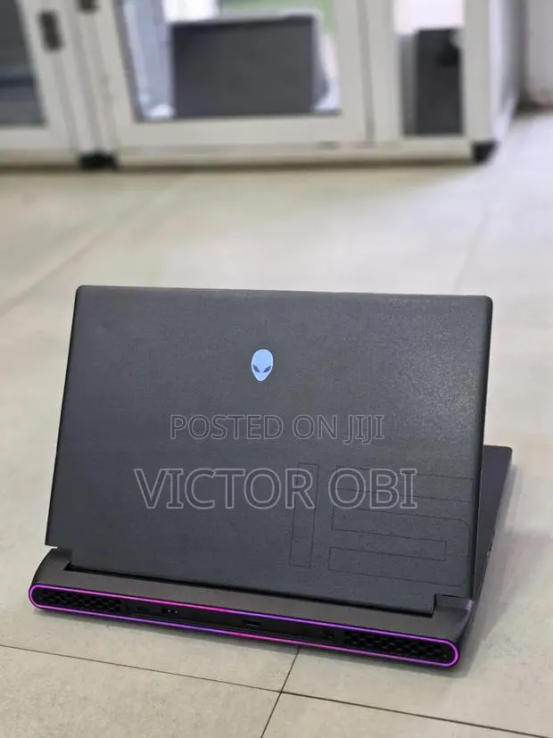 Laptop Alienware M15 R7 16GB Intel Core i7 SSD 1T · Photo 1
